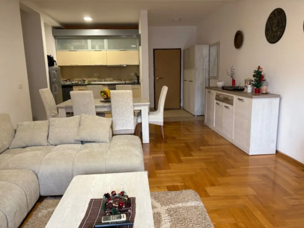 Izdavanje, jednosoban stan, 84m², Bonići, Tivat