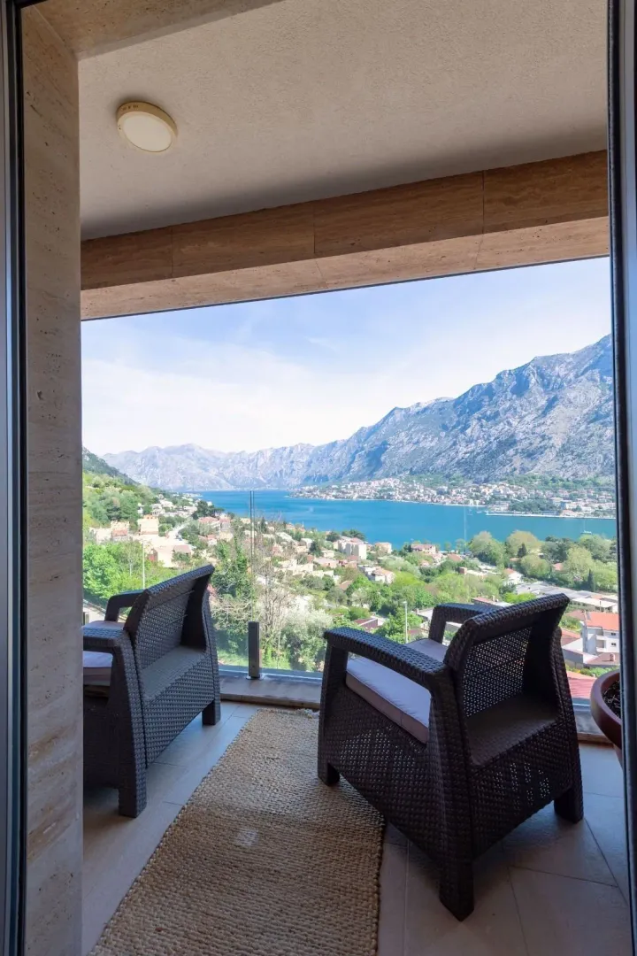 Rent, three bedroom apartment, 141m², Škaljari, Kotor