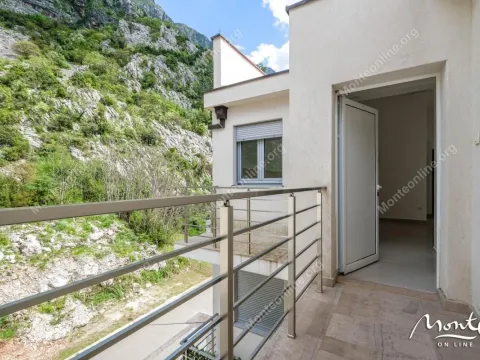 Sale, three bedroom apartment, 103m², Dobrota, Kotor - image 11
