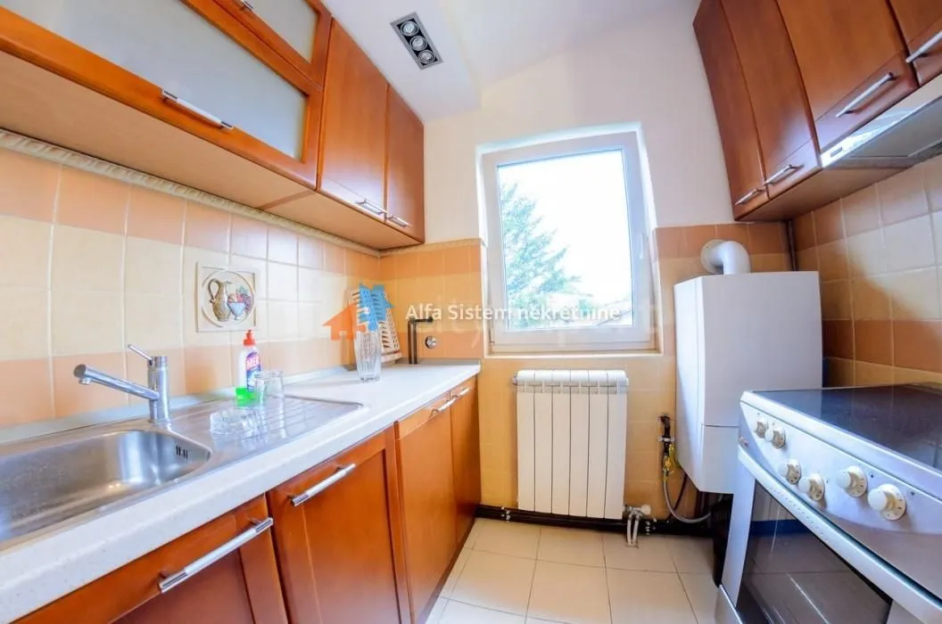 Izdavanje, trosoban stan, 100m², Savski Venac, Beograd