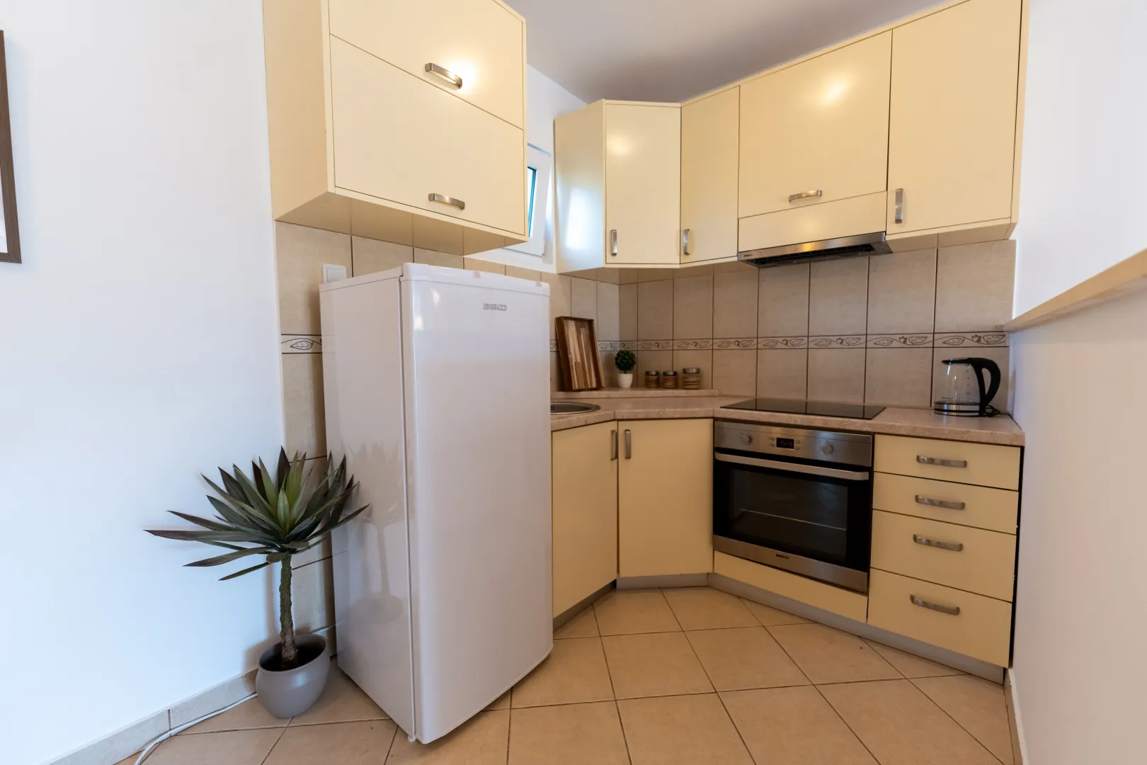 Prodaja, dvosoban stan, 68m², Pržno, Budva
