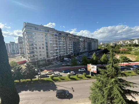 Izdavanje, dvosoban stan, 74m², Central Point, Podgorica - image 1