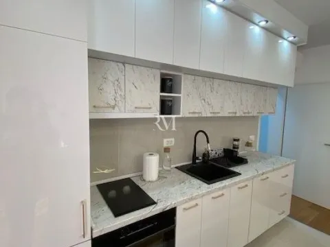 Rent, one bedroom apartment, 50m², Đuraševići, Tivat - image 10