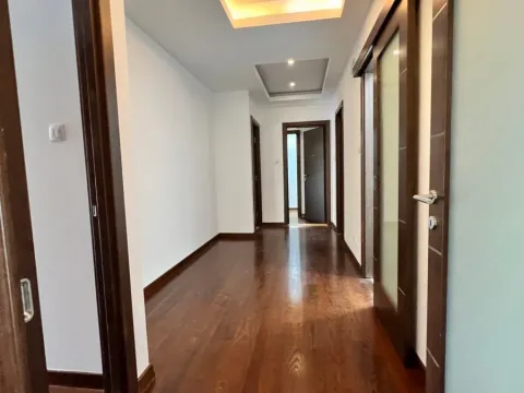 Izdavanje, četvorosoban stan, 228m², Preko Morače, Podgorica - image 7