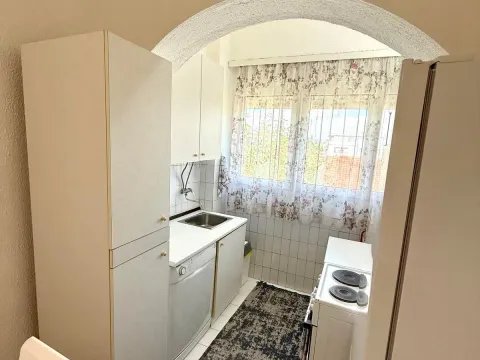 Izdavanje, dvosoban stan, 70m², Centar, Podgorica - image 4