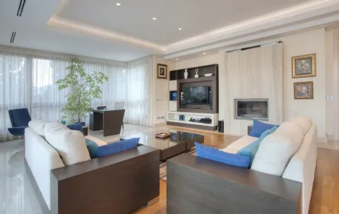 Rent, two bedroom apartment, 183m², Budva, Crna Gora - image 2