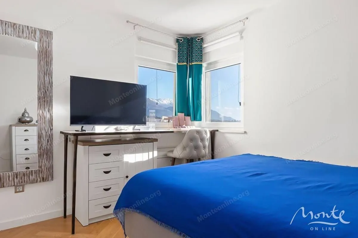 Prodaja, dvosoban stan, 68m², Centar, Tivat
