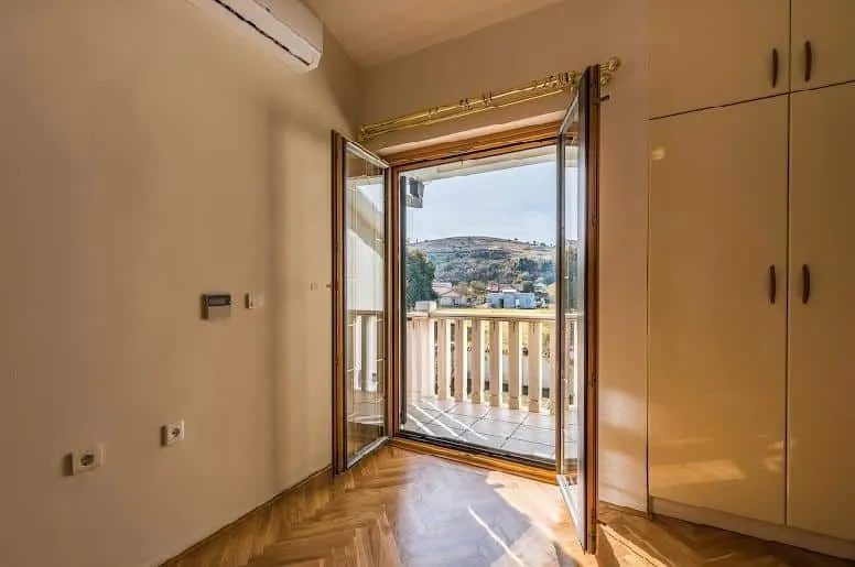 Izdavanje, kuća, 370m², Zabjelo, Podgorica