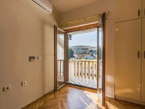 Izdavanje, kuća, 370m², Zabjelo, Podgorica - image 20