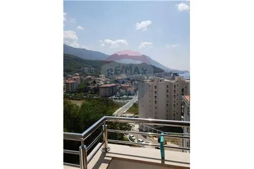 Izdavanje, jednosoban stan, 48m², Bečići, Budva