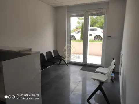 Izdavanje, poslovni prostor, 120m², Mirijevo Sve Podlokacije, Beograd - image 4