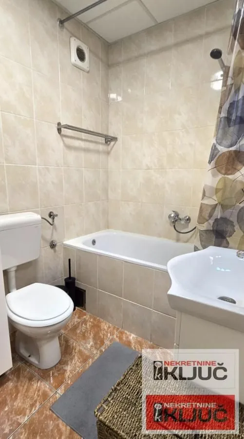 Izdavanje, dvosoban stan, 60m², Centar, Novi Sad