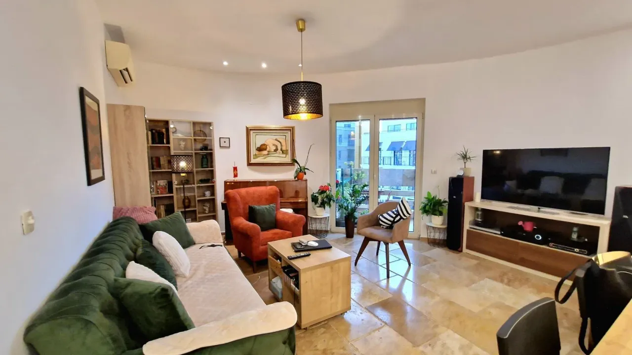 Izdavanje, dvosoban stan, 85m², Budva, Crna Gora