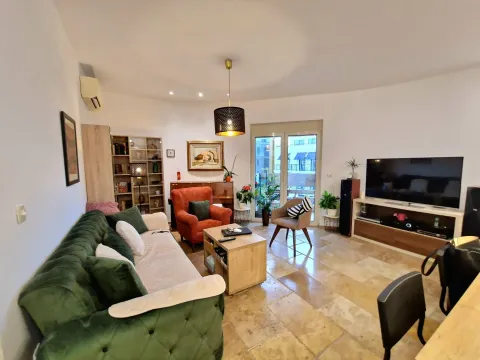 Izdavanje, dvosoban stan, 85m², Budva, Crna Gora - image 1