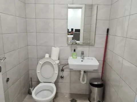 Izdavanje, poslovni prostor, 98m², Stari Aerodrom, Podgorica - image 9