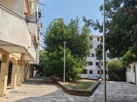 Rent, two bedroom apartment, 60m², Adok, Budva - image 10