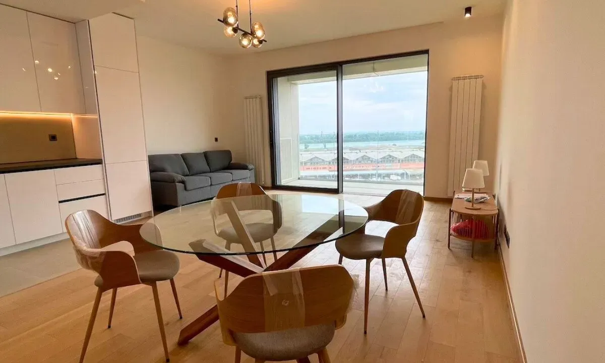 Izdavanje, trosoban stan, 81m², Stari grad, Novi Sad