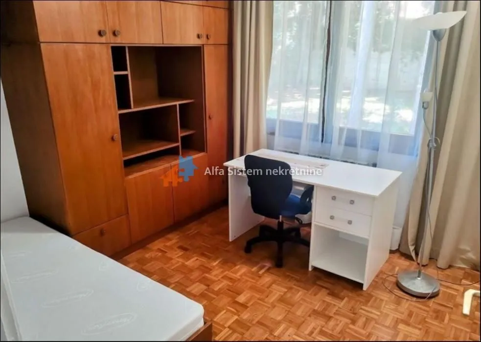 Izdavanje, četvorosoban stan, 125m², Savski Venac, Beograd