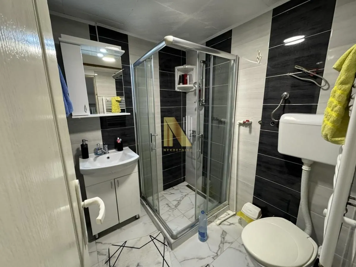 Prodaja, kuća, 441m², Veternik, Novi Sad Sve Podlokacije