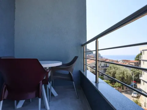Rent, one bedroom apartment, 42m², Bečići, Budva - image 9