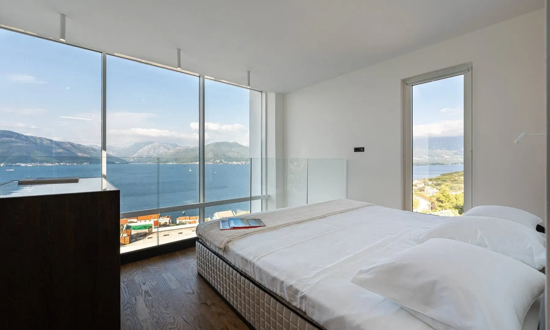 Rent, one bedroom apartment, 144m², Krašići, Tivat