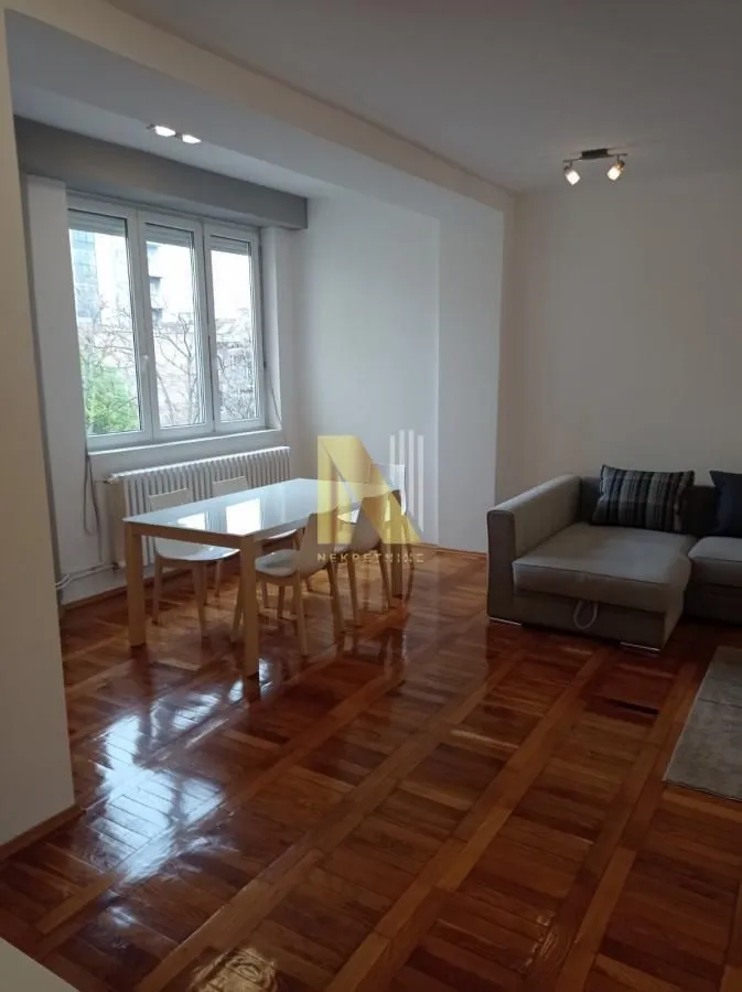 Izdavanje, trosoban stan, 82m², Centar, Novi Sad