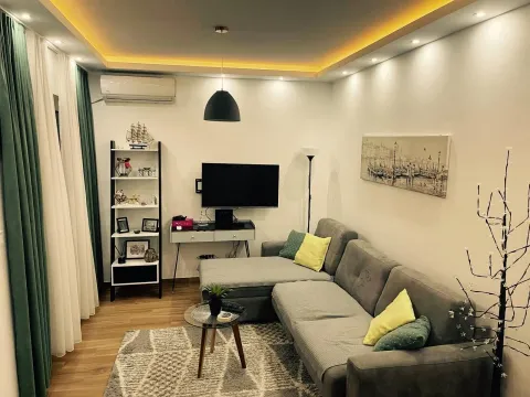 Izdavanje, jednosoban stan, 40m², Budva, Crna Gora