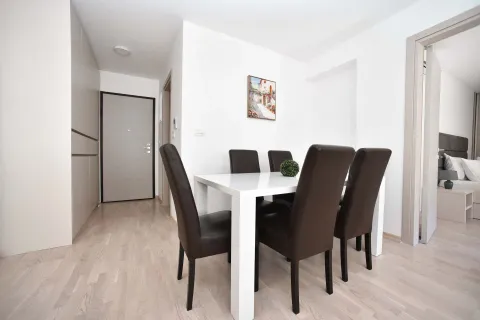 Rent, two bedroom apartment, 74m², Budva, Crna Gora - image 15