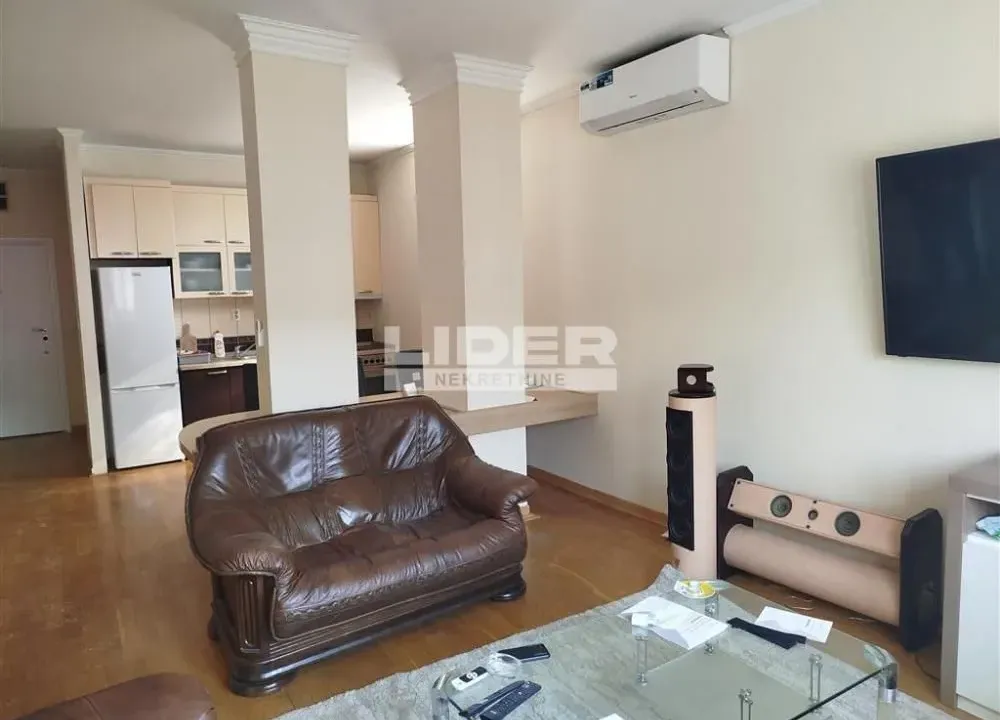 Izdavanje, trosoban stan, 60m², Stari Grad, Beograd