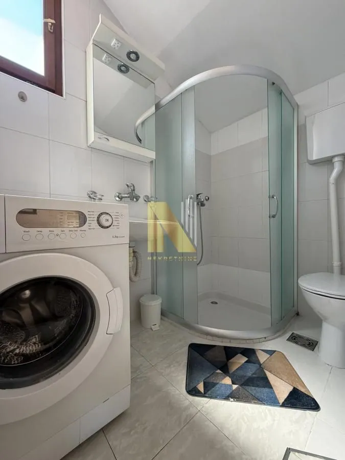 Izdavanje, trosoban stan, 57m², Centar, Novi Sad