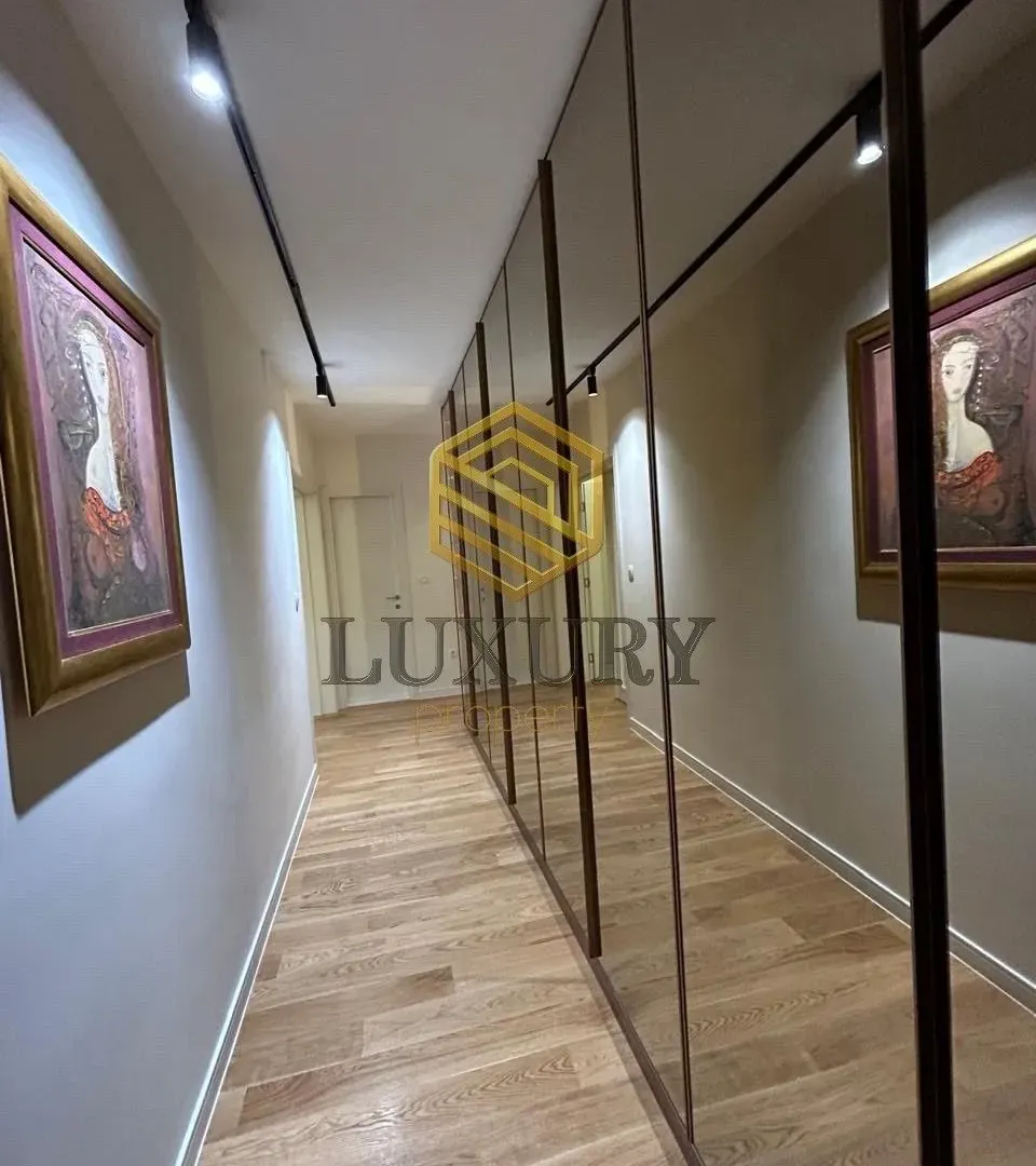 Izdavanje, dvosoban stan, 108m², Central Point, Podgorica