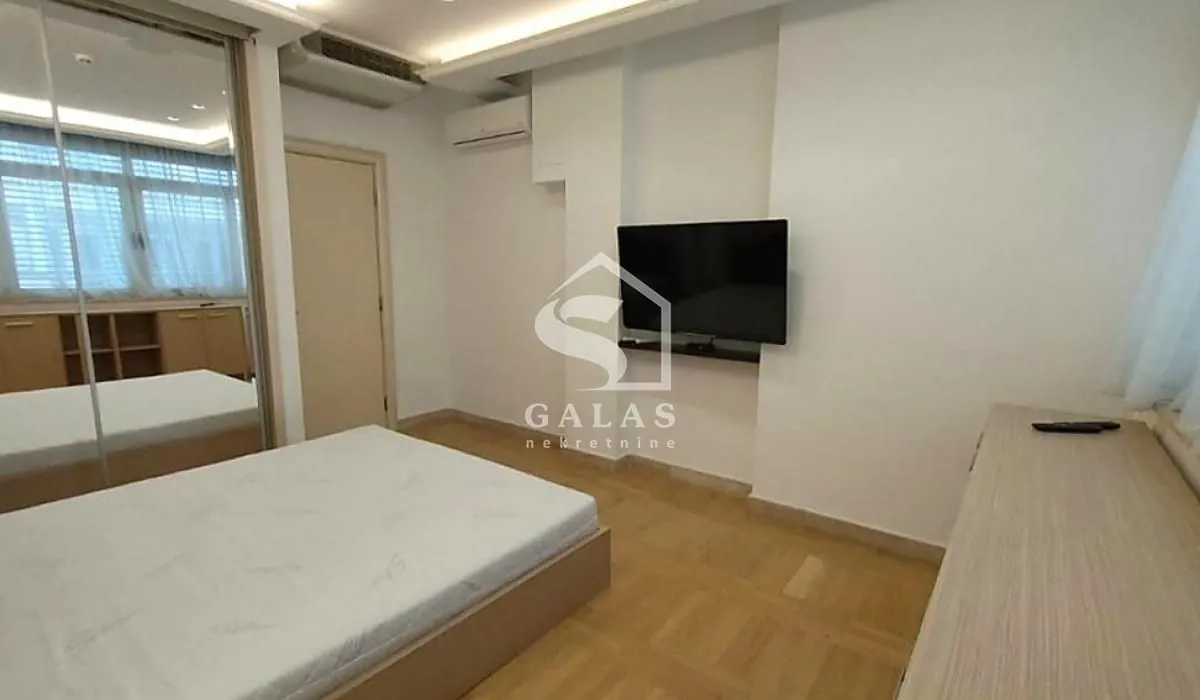 Izdavanje, četvorosoban stan, 148m², Savski Venac, Beograd