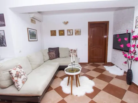 Sale, two bedroom apartment, 60m², Centar, Bar