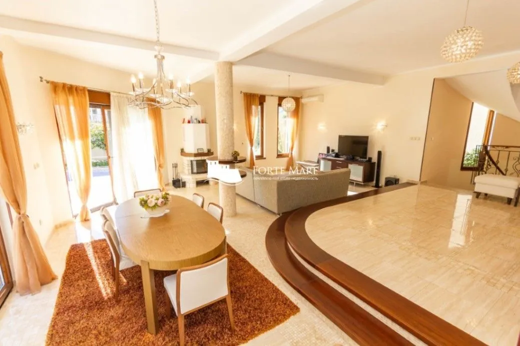 Prodaja, kuća, 330m², Đenovići, Herceg Novi