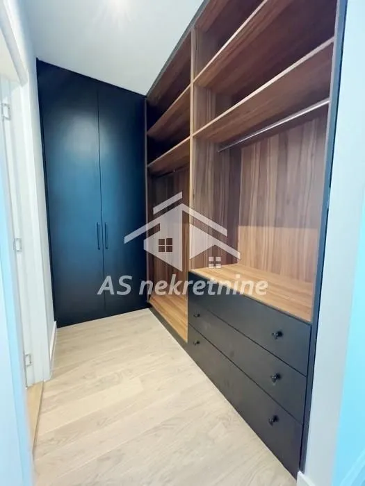 Izdavanje, četvorosoban stan, 152m², Savski Venac, Beograd