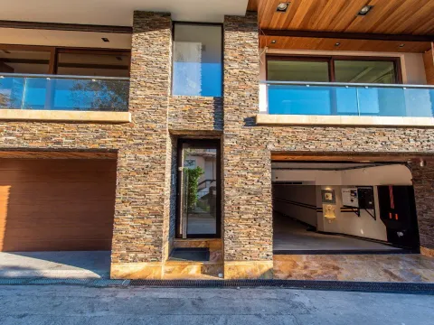 Prodaja, trosoban stan, 308m², Centar, Budva - image 33