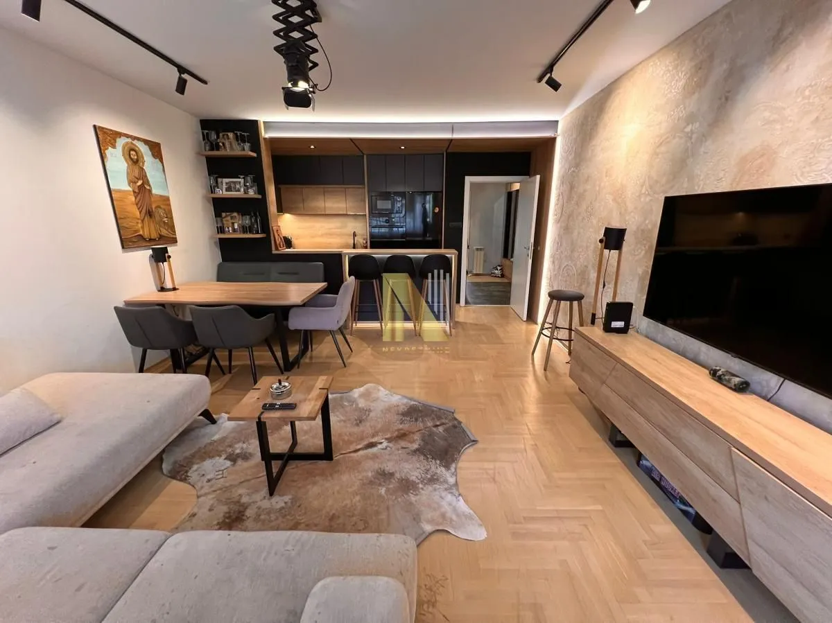 Prodaja, stan, 100m², Grbavica, Novi Sad Sve Podlokacije