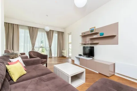 Rent, one bedroom apartment, 63m², Tre Canne, Budva - image 7