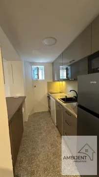 Small equipped kitchen with a breakfast bar and home appliances. - image 13