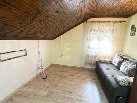 Prodaja, kuća, 191m², Tološi, Podgorica - image 13