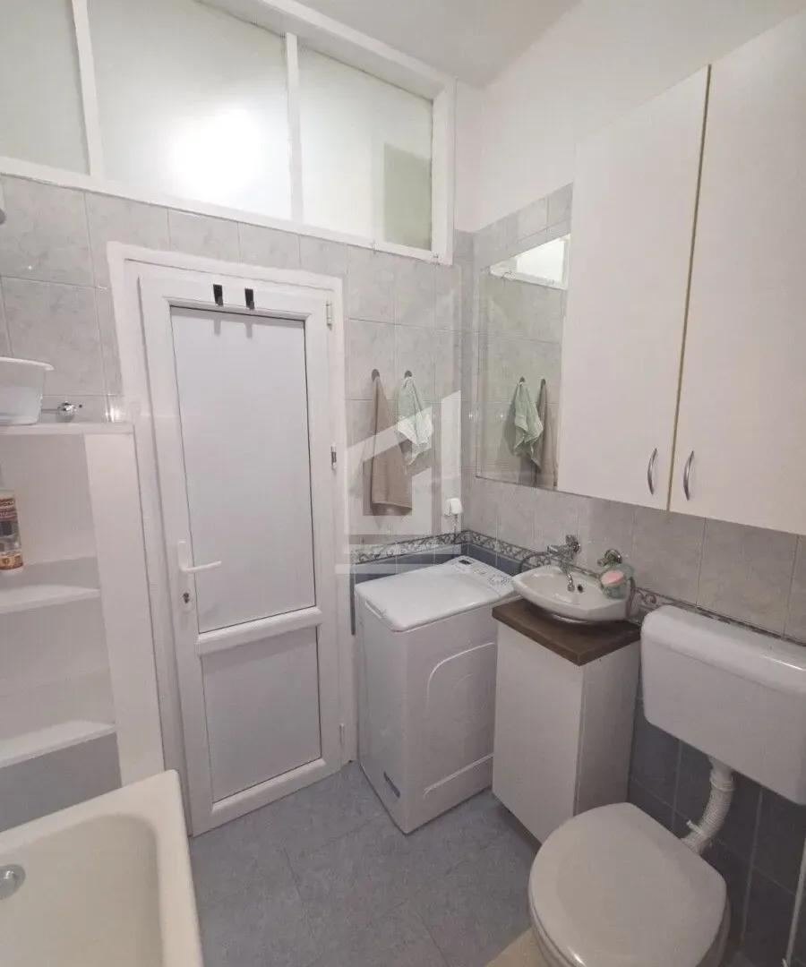 Izdavanje, dvosoban stan, 43m², Centar, Podgorica