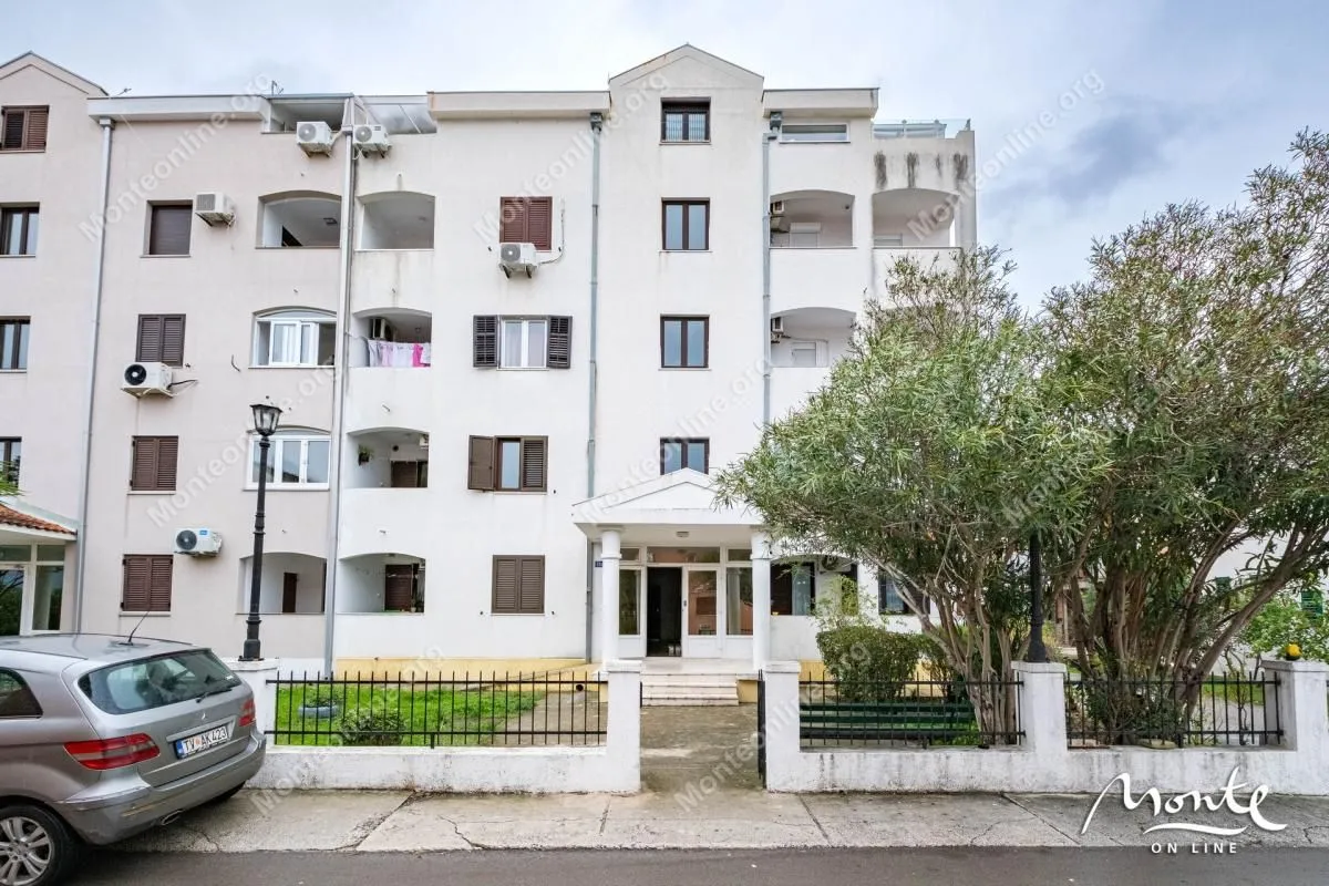 Prodaja, trosoban stan, 63m², Tivat, Crna Gora