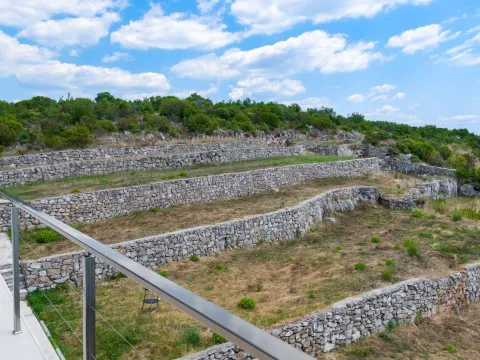 Izdavanje, kuća, 1150m², Krimovica, Kotor - image 21