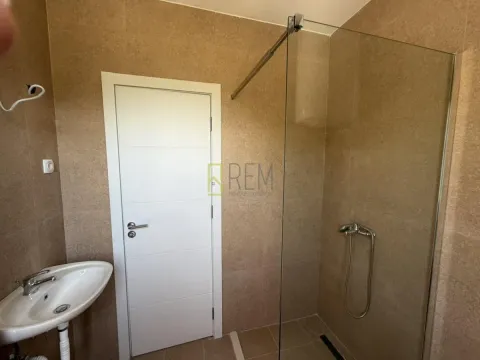 Izdavanje, dvosoban stan, 64m², Tološi, Podgorica - image 9
