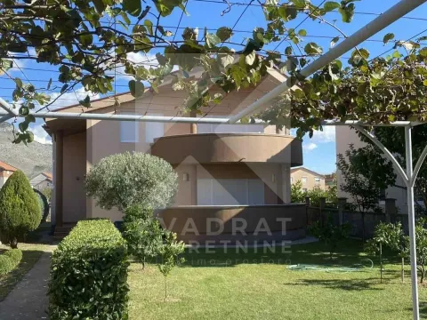 Rent, house, 240m², Karaburško Polje, Podgorica - image 1