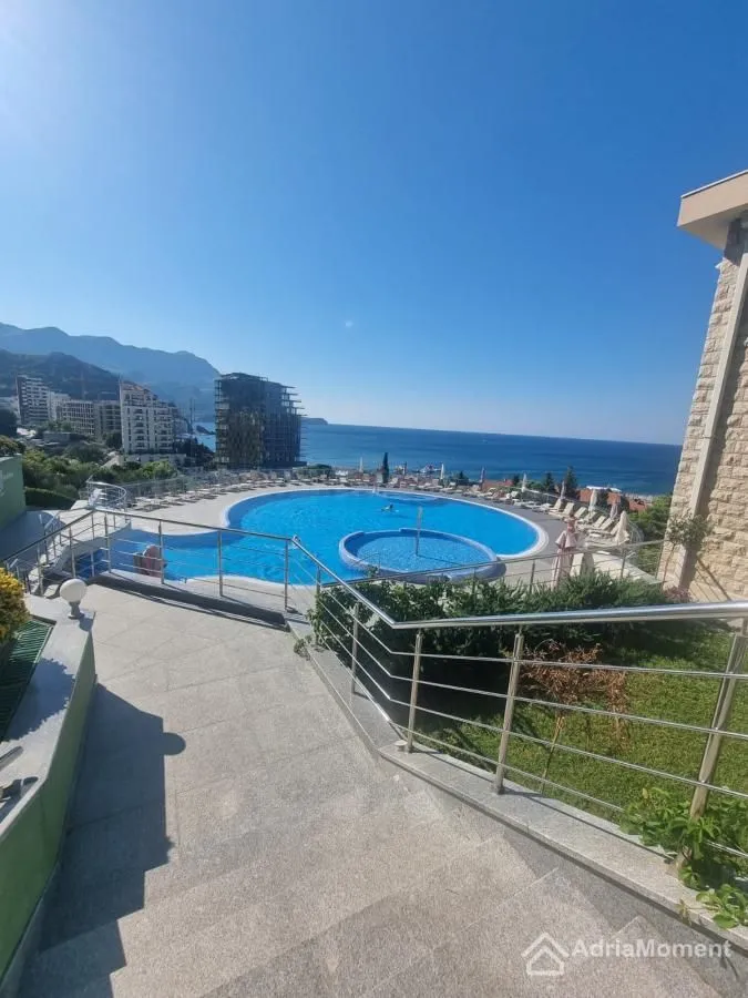 Sale, studio apartment, 70m², Bečići, Budva