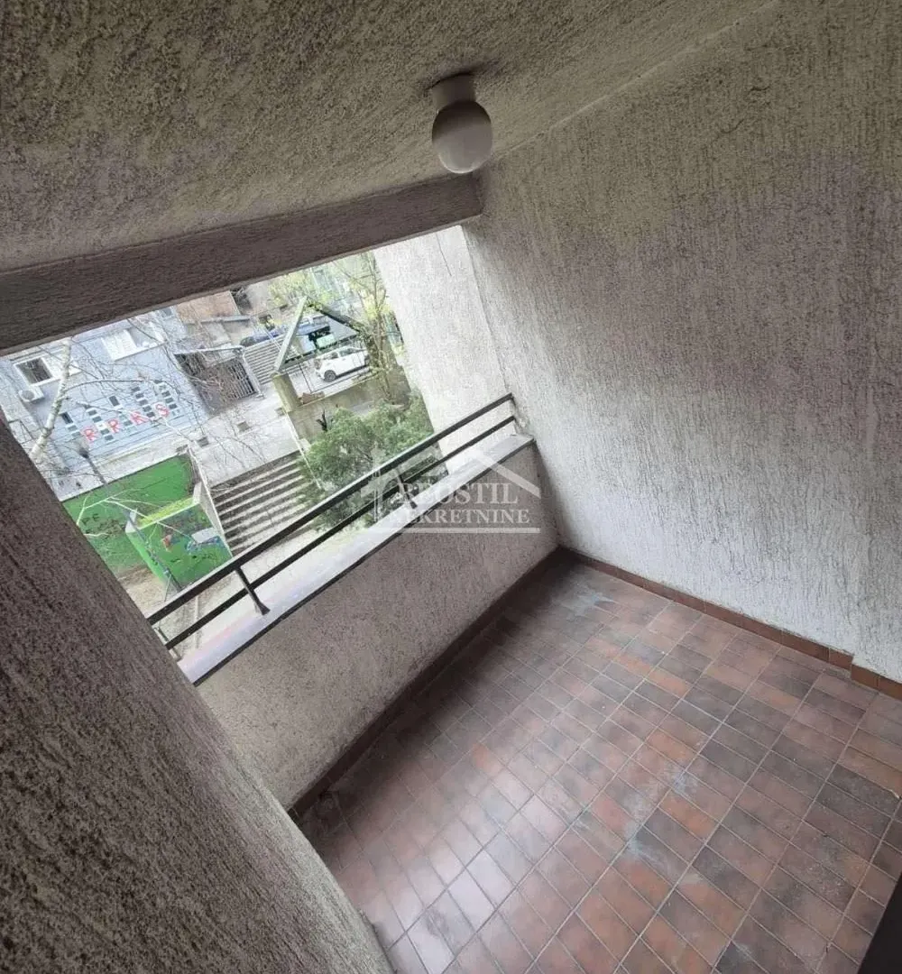 Prodaja, četvorosoban stan, 99m², Palata Pravde, Beograd