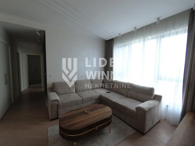 Izdavanje, trosoban stan, 82m², Savski Venac, Beograd