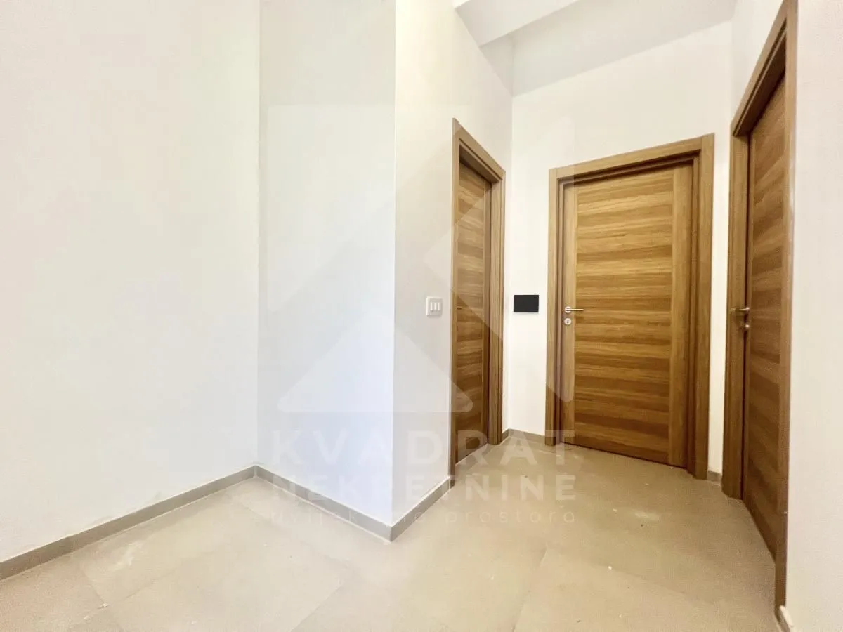 Rent, office space, 69m², Momišići, Podgorica