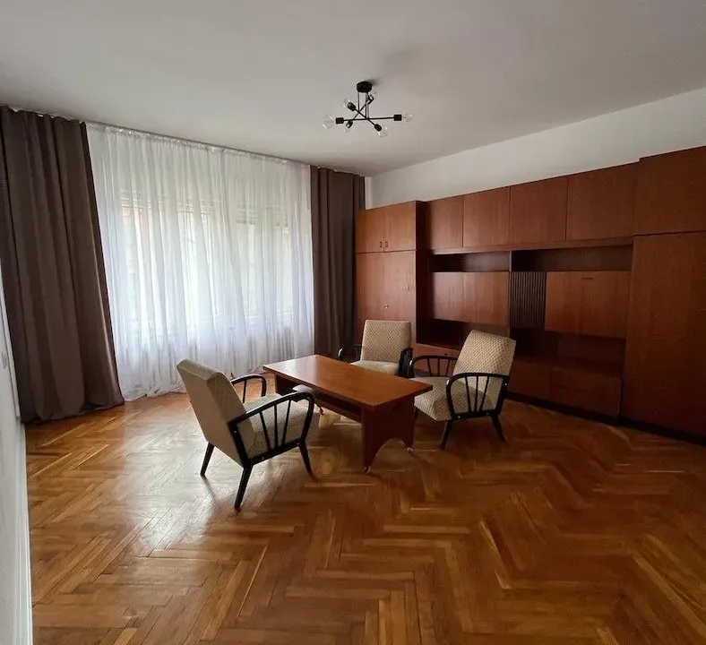 Izdavanje, poslovni prostor, 84m², Stari grad, Novi Sad